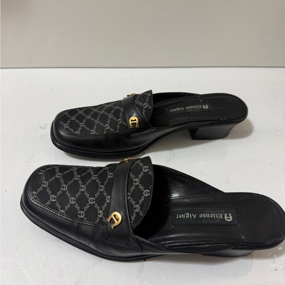 Leather mules, Etienne Aigner, signature logo pattern 
 is an American fashion - Picture 14 of 16